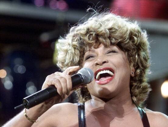 Sängerin Tina Turner (USA) während eines Konzerts in Leipzig