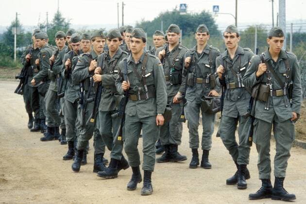 Rekruten der Deutschen Bundeswehr während der Grundausbildung