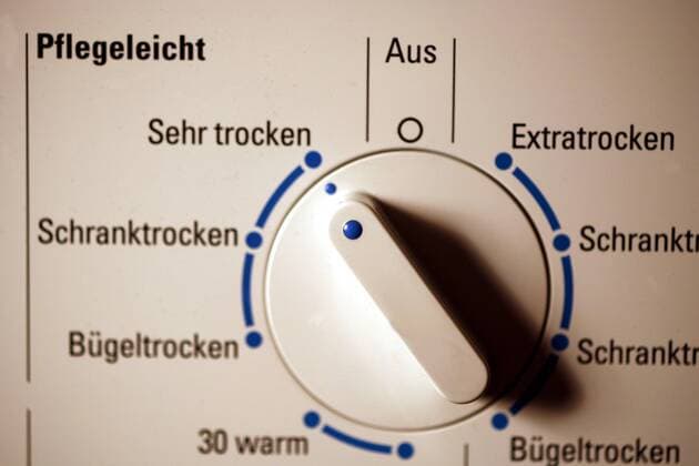 IMAGO Creative: Haushaltsgeräte - Wäschetrockner Drehknopf zur Programmwahl an einem Trockner