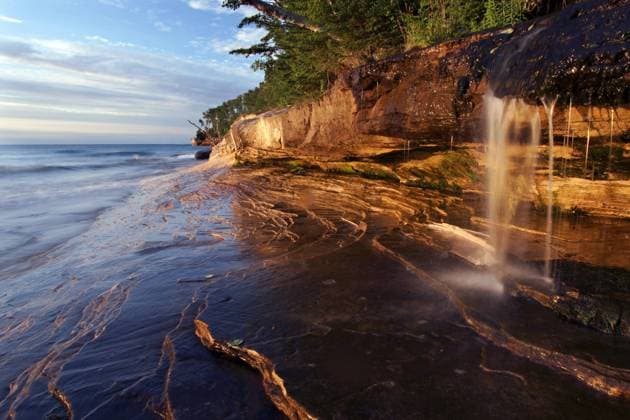 Seeufer im Pictured Rocks National Lakeshore in Michigan