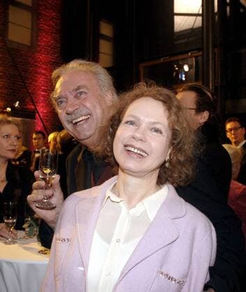 Achim Wolff (GER Chefredakteur Super Illu) mit Schauspielerin Renate Krössner (GER) anlässlich der Geburtstagsfeier von Wolfgang Stumph im Atelier 5 der Berlin Union Film in Berlin