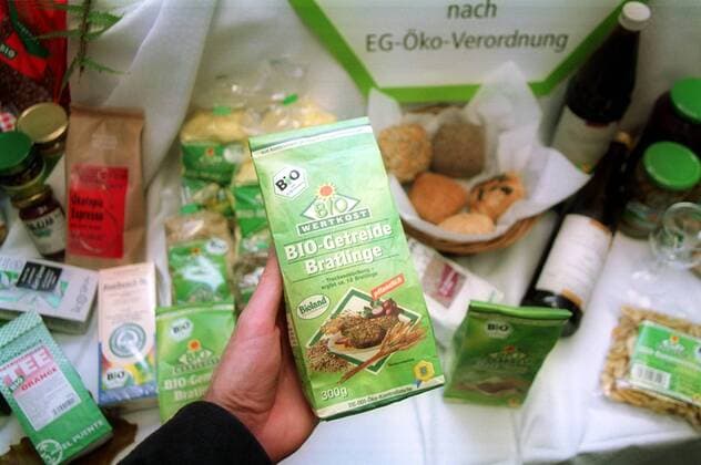 Packung Getreide-Bratlinge - versehen mit dem Bioland-Siegel und dem Siegel der EG-Öko-Verordnung