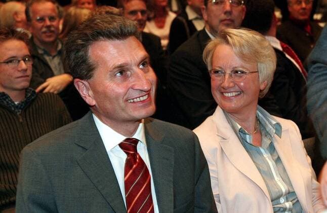 Günther H. Oettinger (GER CDU Fraktionsvorsitzender im Landtag Baden-Württemberg) und Dr. Annette Schavan (GER CDU Ministerin für Jugend, Kultus und Sport in Baden-Württemberg) anlässlich einer Mitgliederbefragung in Schwäbisch Gmünd