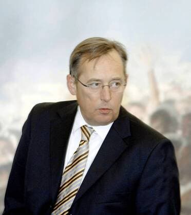 Peter Strieder (GER SPD Stadtentwicklungssenator Berlin) anlässlich der Vorstellung der Partner für die geplante Anschutz-Arena durch die Anschutz Entertainment Group in Berlin