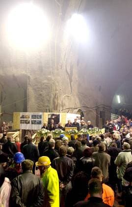 Feier des Durchstichs des Rennsteigtunnels