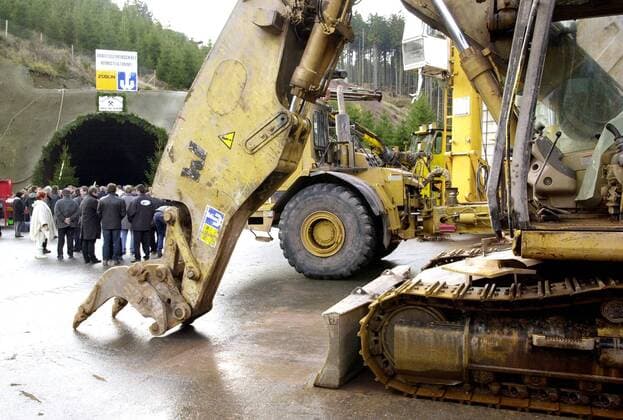 Eingang des Rennsteigtunnels während des feierlichen Durchstichs