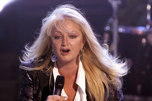 Sängerin Bonnie Tyler (GBR) während eines Konzertes anlässlich der ZDF Fernsehshow - Sommerhitfestival - in Berlin