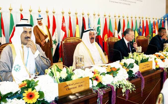 Sheikh Nawaf al-ahmad al-Sabah (vorn 2.v.li., KUW Kronprinz) während der Eröffnungszeremonie der 31. Jahrestagung der Islamic Development Bank in Kuwait City 