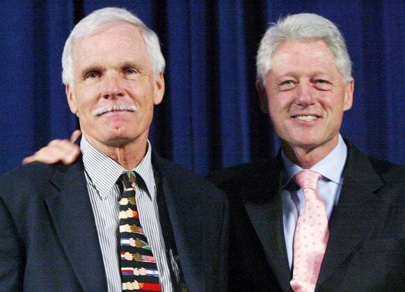 Preisträger Ted Turner (li., USA Gründer Turner Foundation) und Bill Clinton (re., USA Demokraten Gründer Clinton Presidential Center) anlässlich einer Preisverleihung durch das Clinton Center in New York  (nyp2005062921)