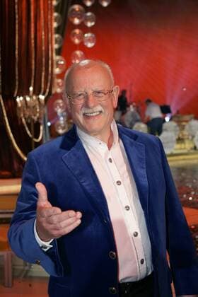 Sänger Roger Whittaker (GBR) anlässlich eines Pressetermins zur Aufzeichnung der ARD-Fernsehshow - Herzlichen Glückwunsch: Die Michael Schanze Jubiläumsgala - in München-Geiselgasteig