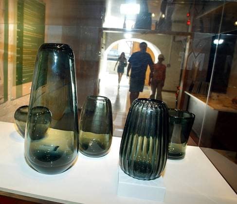 Exponate des Designers Wilhelm Wagenfeld in der - Galerie im Alten Bau - in Geislingen