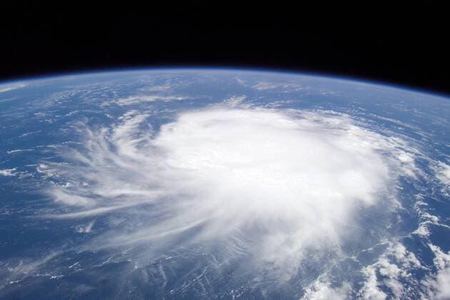 IMAGO Nature: Unsere Erde, Klimawandel, Wirbelstürme Satellitenfoto des tropischen Sturmes - Chris - über Puerto Rico -  (WAX20060815401)