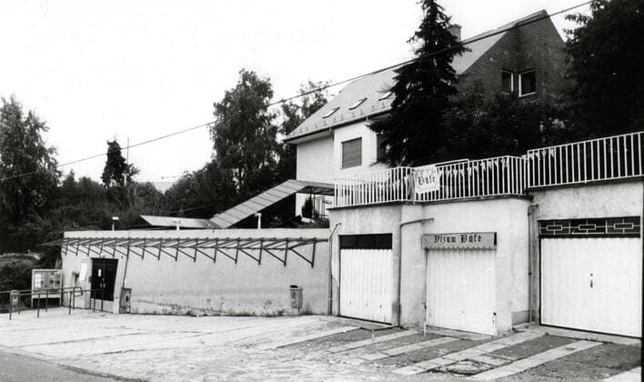 Botschaft der Bundesrepublik Deutschland in Budapest ist wegen Erreichung der Aufnahmekapazität von Zufluchtsuchenden aus der DDR vorübergehend geschlossen