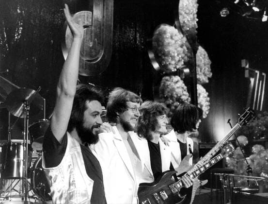 V.l.n.r.: Drummer Frank Hille, Keyboarder Franz Bartsch, Gitarrist Hansi Biebl und Bassist Michael Kaszubowski (alle GDR 4 PS) während des 6. Internationalen Schlagerfestivals im Kulturpalast Dresden