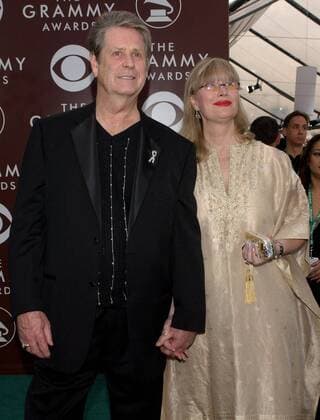 Sänger Brian Wilson mit Ehefrau Melinda (beide USA) anlässlich der - 47. Grammy Awards - in Los Angeles -  (lap20050213287)