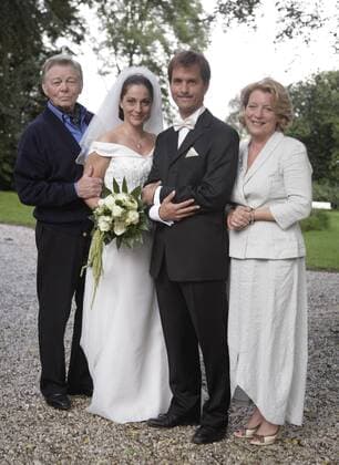 V.l.n.r.: Schauspieler Uwe Friedrichsen, Ulrike C. Tscharre, Christoph Maria Herbst und Peggy Lukac (alle GER) als Brautpaar mit stolzen Eltern anlässlich eines Pressetermins zur neuen SAT1-Serie - Die schlimmste Woche meines Lebens - in Bornheim