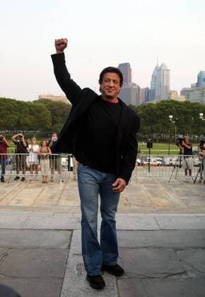 Schauspieler Sylvester Stallone (USA) anlässlich der Feierlichkeiten zur Enthüllung der Statue zu Ehren der durch ihn verkörperten Filmfigur Rocky Balboa in Philadelphia -  (PHL2006090850)