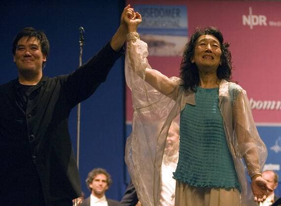 Dirigent Alan Gilbert (USA) und Pianistin Mitsuko Uchida (JPN) anlässlich eines Konzertes während des Usedomer Musikfestivals in Peenemünde auf Usedom