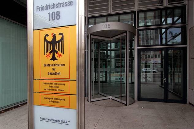 Eingang zum Bundesministerium für Gesundheit in der Friedrichstrasse 108 in Berlin