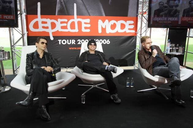 Plattenfirma EMI zerschlagen, 10. Jahrestag am 11. November Depeche Mode - v.l.n.r.: Sänger Dave Gahan, Gitarrist Martin Gore und Keyboarder Andy Fletcher (alle GBR) anlässlich einer Pressekonferenz in Düsseldorf