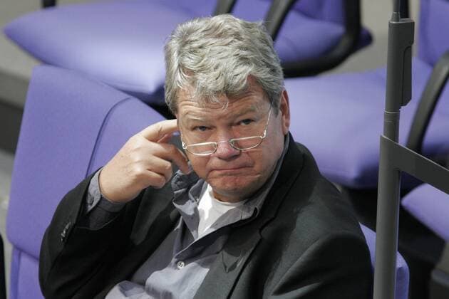 Wolfgang Wieland (GER Bündnis90 Die Grünen MdB) anlässlich einer Bundestagssitzung zum Weißbuch 2006 im Bundestag