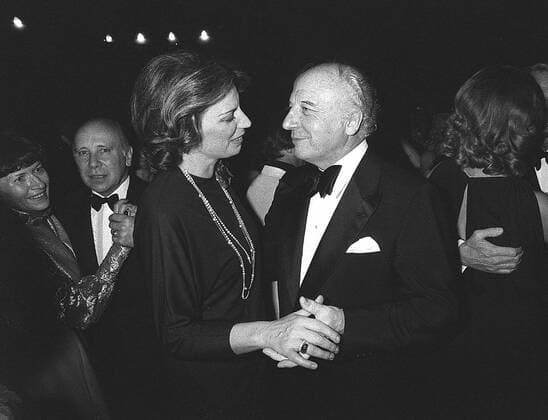 Bundespräsident Walter Scheel (GER) tanzt mit Ehefrau Mildred anlässlich des Bundespresseballs 1976 in Bonn
