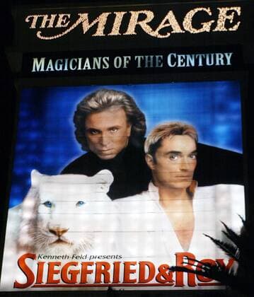 Leuchtwerbung von Siegfried & Roy in Las Vegas -  LVP2003100321