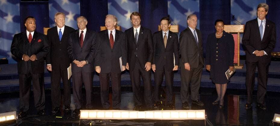 Mögliche Präsidentschaftskandidaten der Demokraten - v.l.n.r.: Al Sharpton, Richard Gephardt, Wesley Clark, Joe Lieberman, John Edwards, Dennis Kucinich, Howard Dean, Carol Moseley Braun und John Kerry (alle USA) in Detroit  (DET2003102601)