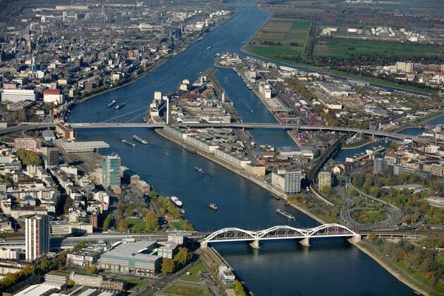 Werksgelände von BASF neben dem Rhein-Neckar-Zusammenfluss zwischen Mannheim und Ludwigsburg !ACHTUNG LUFTAUFNAHME 100% HONORARAUFSCHLAG!