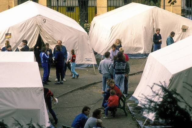 Aufnahmelager für DDR Flüchtlinge auf dem Gelände der Botschaft der BRD in Prag