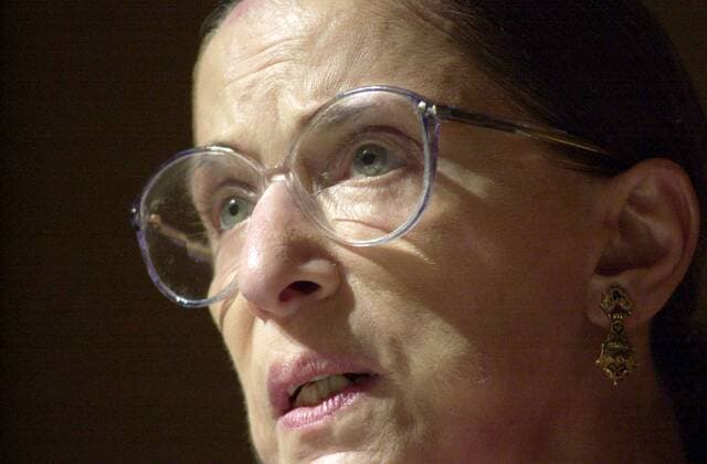 IMAGO ICONS: Ruth Bader Ginsburg Berühmte Feministinnen, Ruth Bader Ginsburg Ruth Bader Ginsburg (USA Richterin Oberster Gerichtshof) anlässlich ihrer Auszeichnung mit dem - National Council of Jewish Women s Faith and Humanities Award in Washington  (WAP2001031204)