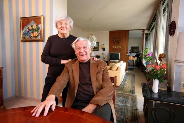 Sänger Dr. Theo Adam mit seiner Frau Eleonore (beide GER) in ihrem Haus in Dresden
