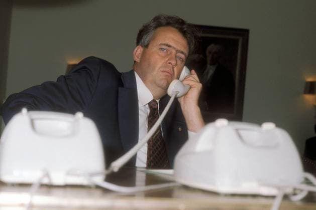 Hans Apel (GER SPD MdB) am Telefon