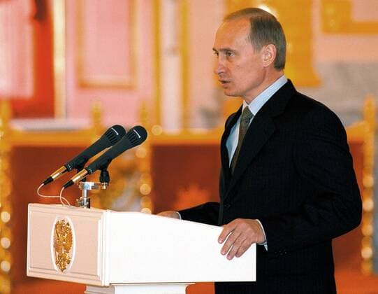 Präsident Vladimir Putin (RUS) während einer Rede in Moskau -  - mos2000051504