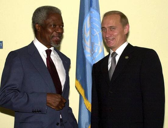 UN - Generalsekretär Kofi Annan (GHA) und Präsident Vladimir Putin (RUS) anlässlich des Millenium - Gipfels der Vereinten Nationen in New York City  (NYP2000090806)