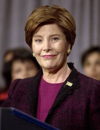 First Lady Laura Bush (USA) anlässlich einer Pressekonferenz in Washington  (WAP2001121207)