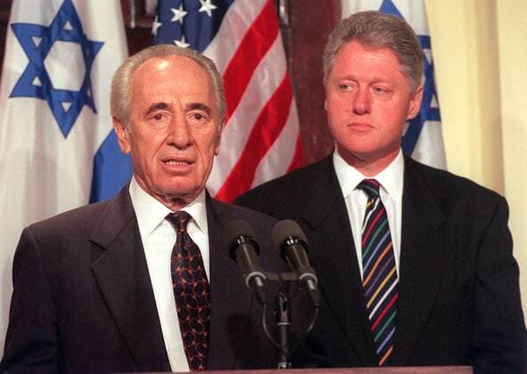 Präsident Bill Clinton (re., USA) und Shimon Peres (ISR Premierminister) in Washington D.C. -  (WAP96043008)