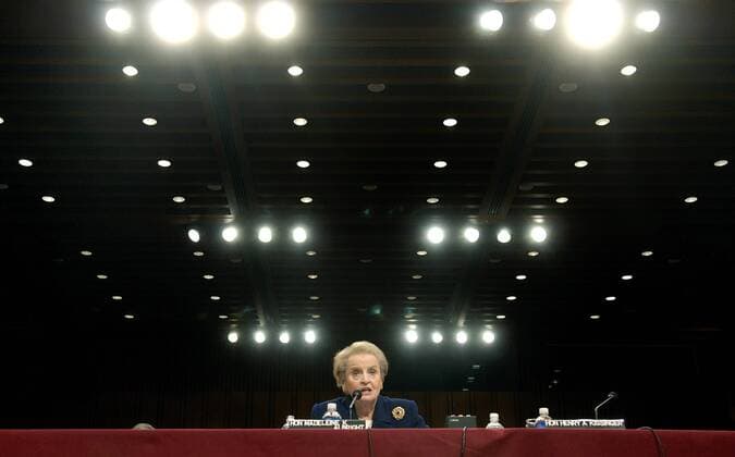 Madeleine Albright (USA) während einer Anhörung vor dem Senate Foreign Relations Committee zur zukünftigen Strategie in der Irak-Politik in Washington D.C. -  (WAP20070131328)