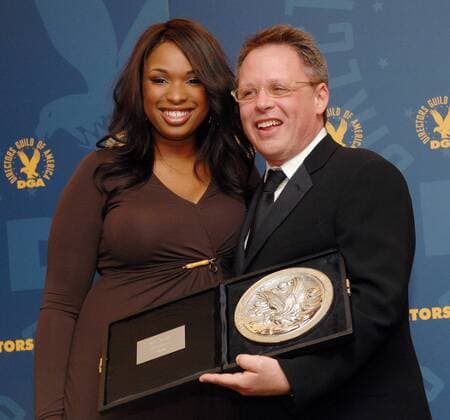 Schauspielerin Jennifer Hudson (USA) und Regisseur Bill Condon (USA) mit seiner Trophäe für - Dreamgirls - anlässlich der - 59. Directors Guild of America Awards - in Los Angeles -  lap2007020336