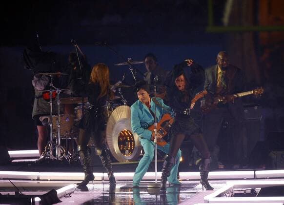 Sänger Prince (USA) während eines Konzertes anlässlich des Super Bowls XLI in Miami -  (sbp20070204575)