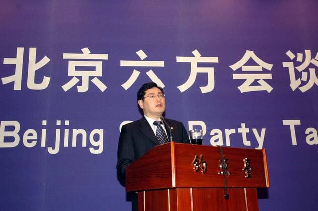 Qin Gang (CHN Sprecher der chinesischen Delegation) während einer Pressekonferenz anlässlich der Sechs-Länder-Gespräche in Peking - 