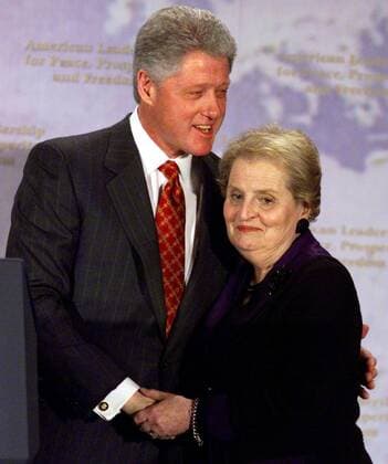 Präsident Bill Clinton mit Außenministerin Madeleine Albright (beide USA) anlässlich einer Ansprache zur Außenpolitik in San Francisco -  (SXP99022604)