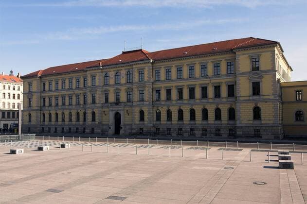 Gebäude von Landgericht und sächsischem Verfassungsgerichtshof in Leipzig