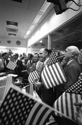 IMAGO History, Mondlandung der Apollo 11 am 20.07.1969 Dr. Robert R. Gilruth (USA MSC Director), George M. Low (USA Manager Apollo Spacecraft Program), Dr. Christopher C. Kraft Jr. (USA MSC Director of Flight Operation), US Air Force Lt. Gen. Samuel C. Phillips (USA Apollo Programmdirektor) und Dr. George E. Mueller (USA Associate Administrator NASA) während der Mission Apollo 11 in Cape Canaveral -  - KSC99071525