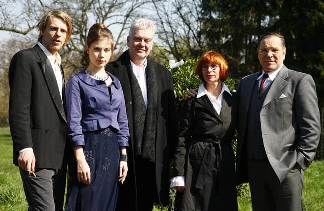 V.l.n.r.: Schauspieler Alexander Scheer, Nora von Waldstätten, Michael Hanemann, Ingeborg Westphal und Götz George (alle GER) anlässlich eines Pressetermins für den WDR-Fernsehfilm - Fehltritt - in Erkelenz