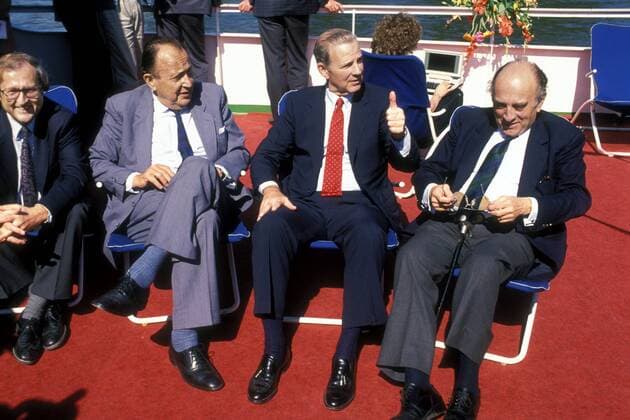 V.l.n.r.: Rainer Brüderle (GER FDP), Bundesaußenminister Hans-Dietrich Genscher (GER FDP), Außenminister James Baker (USA) und Otto Graf Lambsdorff (GER FDP Bundesvorsitzender)
