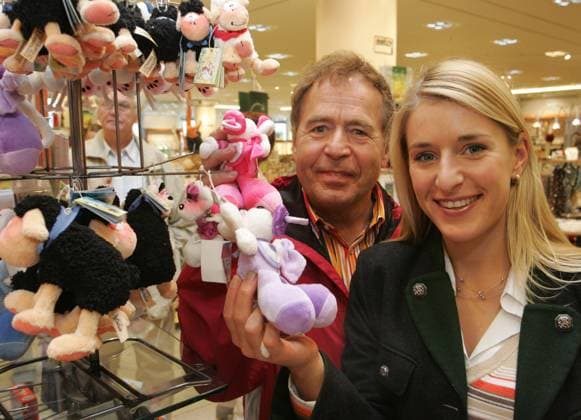 Sängerin Stefanie Hertel mit ihrem Vater Eberhard (beide GER) in Chemnitz