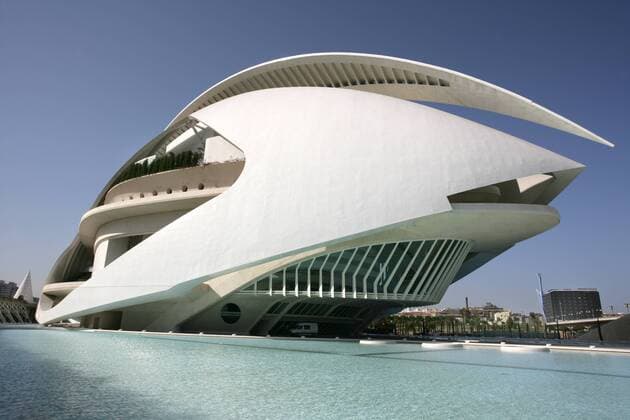 Architektur von Santiago Calatrava Palau de les Arts Reina Sofia in Valencia