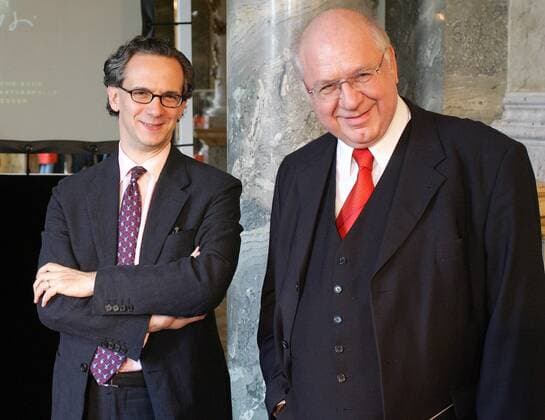 Dirigent Fabio Luisi (li., ITA Generalmusikdirektor Sächsische Staatsoper) und Gerd Ücker (GER Intendant Sächsische Staatsoper Dresden) während eines Pressetermins in Dresden