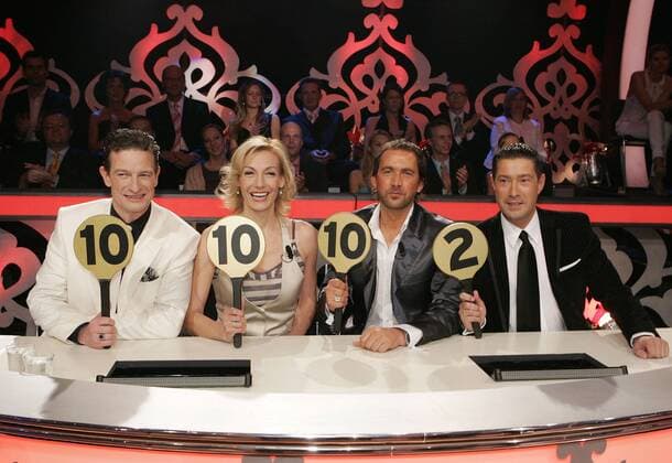 V.l.n.r.: Jurymitglieder Michael Hull, Sängerin Ute Lemper, Markus Schöffl (alle GER) und Joachim Llambi (GBR) bei der Punktevergabe anlässlich der RTL Show - Lets Dance - in Köln